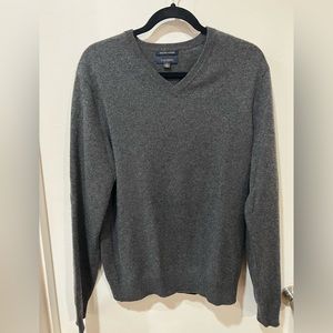 V-neck gray cashmere sweater
